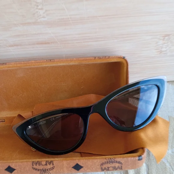 MCM authentic black cat eye sunglasses - Picture 13 of 13